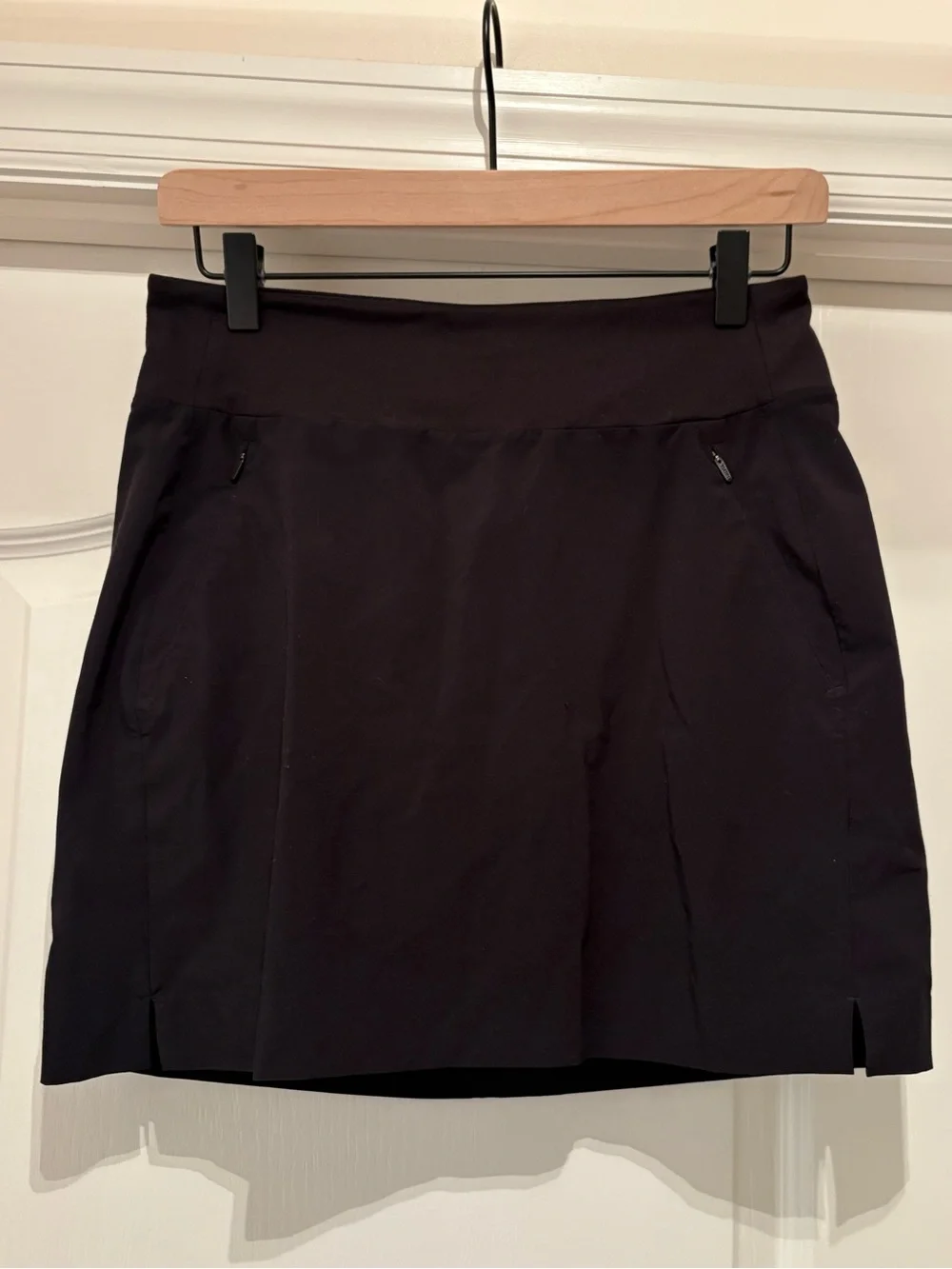 Women’s Athleta black SoHo Skort size 2